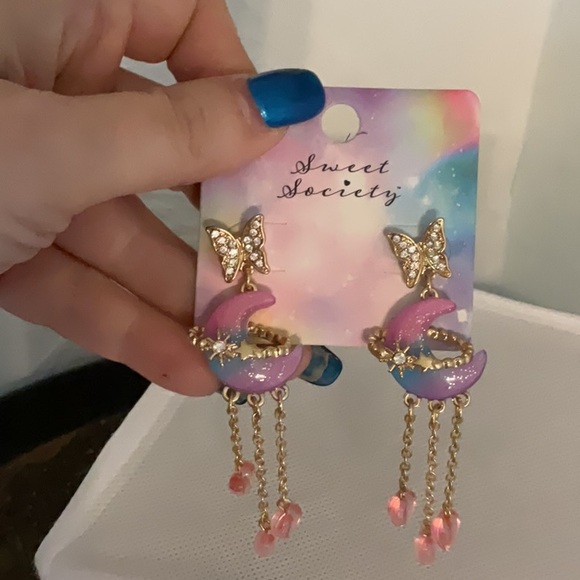 Sweet Society Butterfly Moon + Heart Earrings, Gold Tone,  NWT - Picture 4 of 5